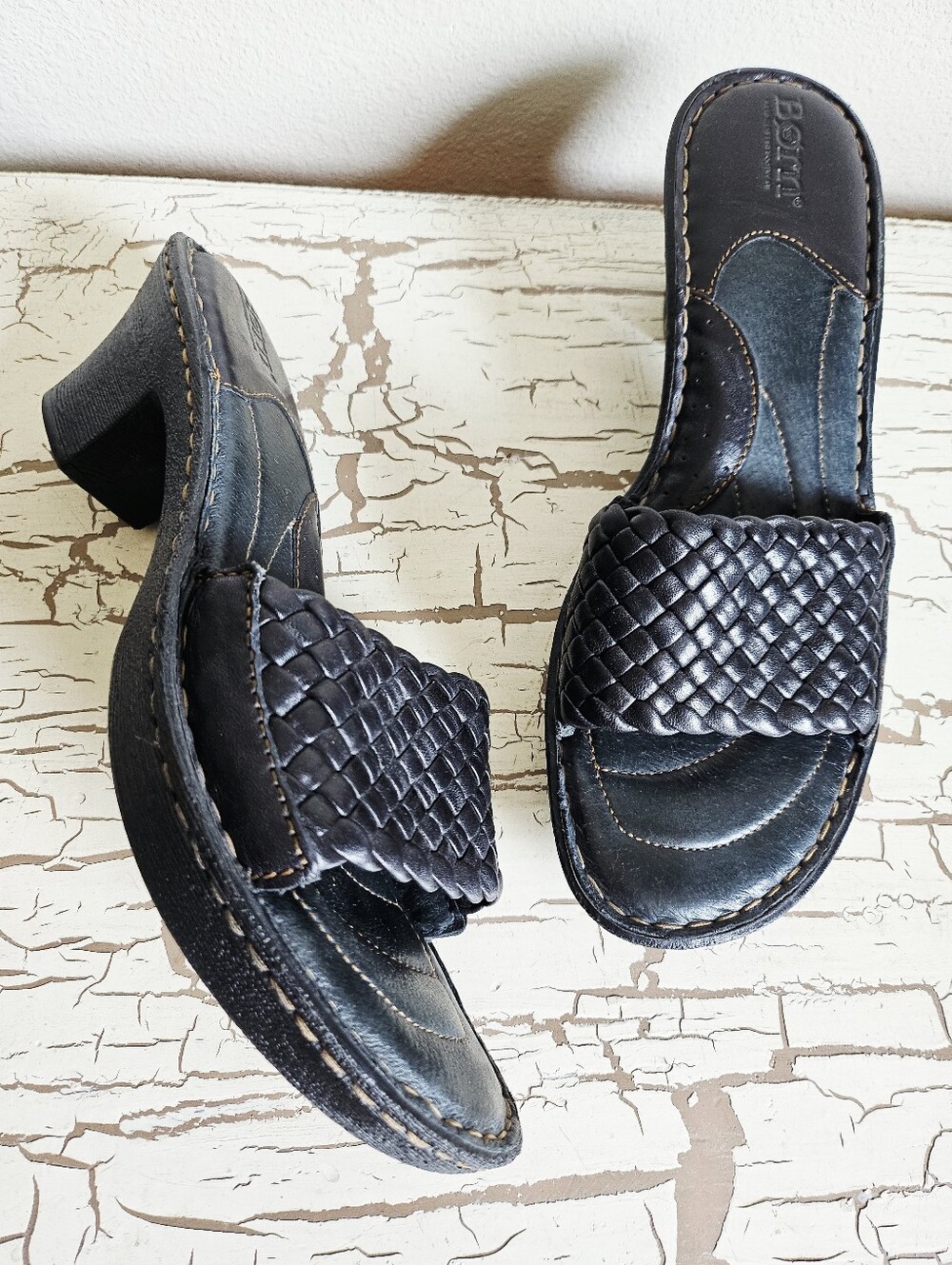 Born 9 Black Leather Woven Sandal Mules Slip On Heels Excellent Condition